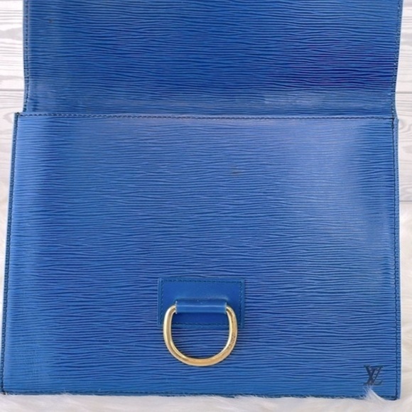 Louis Vuitton Epi Leather Blue Lena 28 Blue Clutch Crossbody Bag - Picture 6 of 15